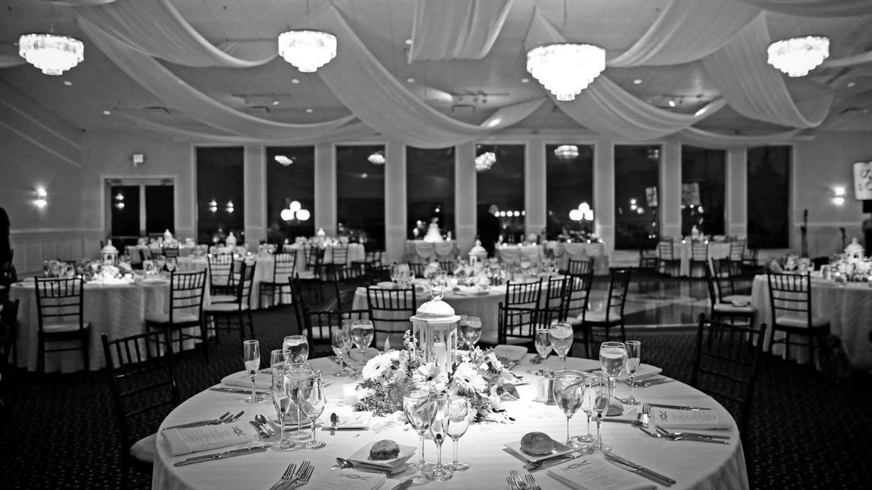 Photo: Grand Ballroom Wedding Venue